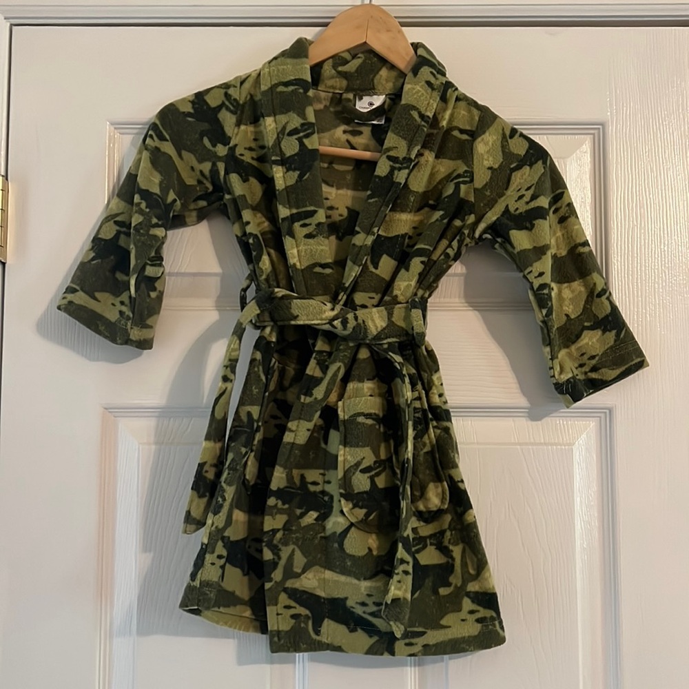 Boys robe size 4/5.